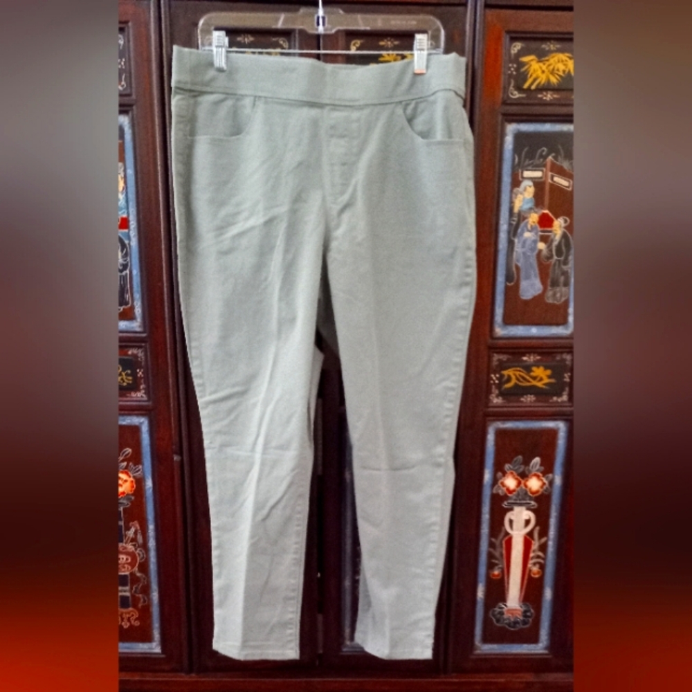 Gloria Vanderbuilt pants